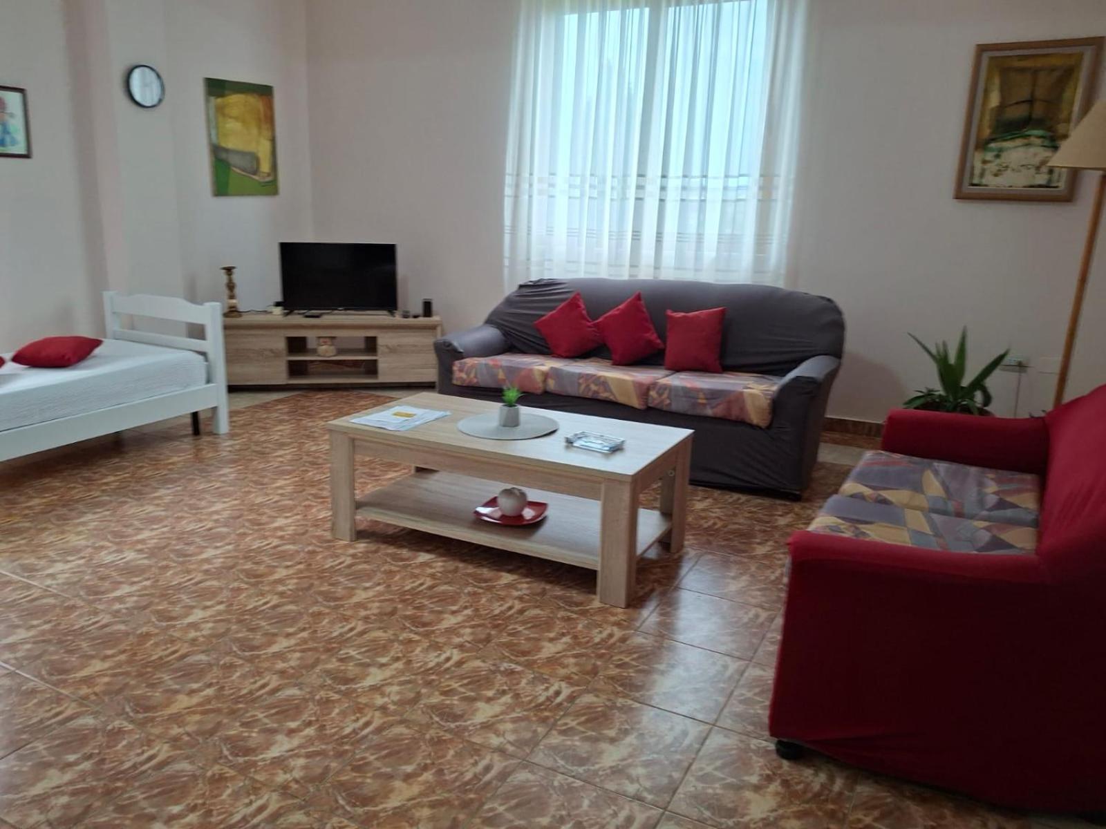 Apartament Jozi Kaiser 1 *